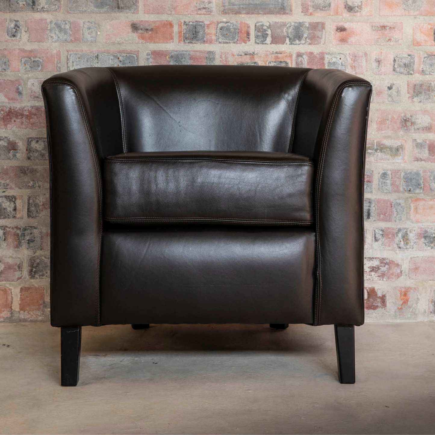 Samara Tub Chair – Elevate your space with the Samara Tub Chair, a luxurious leather creation. Customize your experience with this unique piece, tailor-made to your preferences for a touch of personalized elegance.